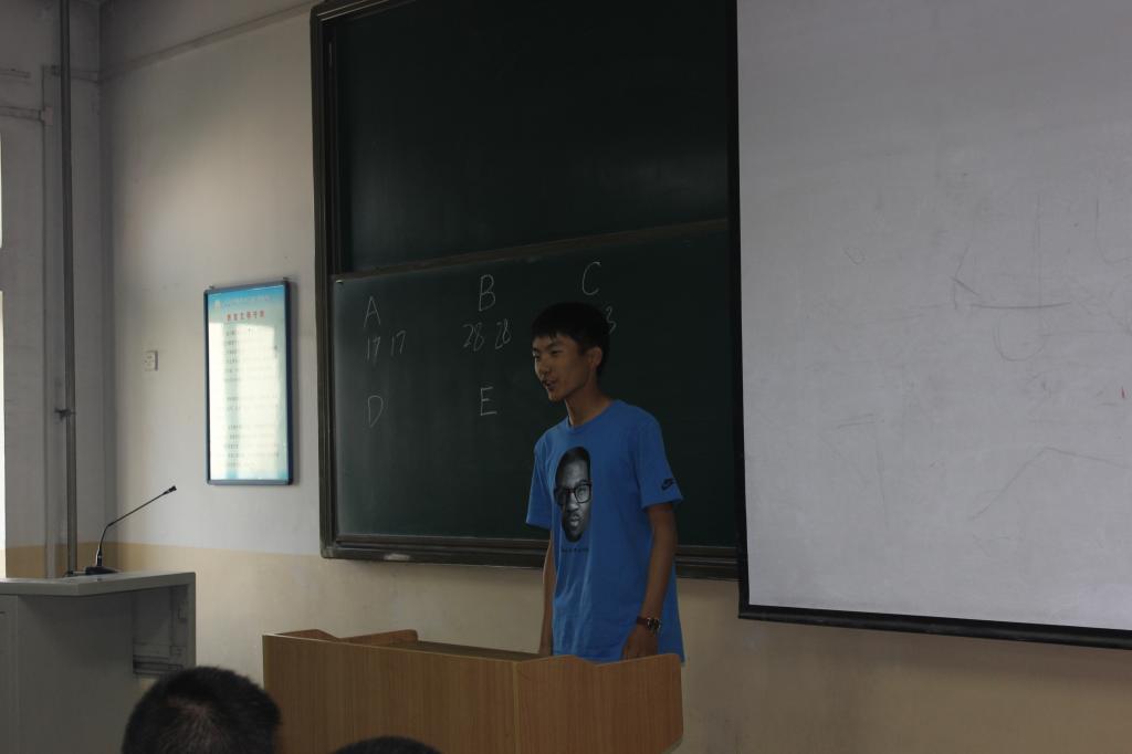 竞聘者发表演讲