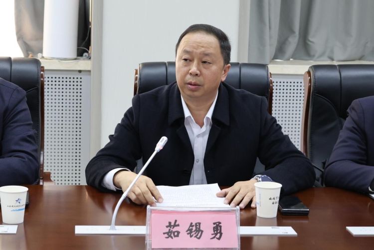 简篇-铁道运输专业委员会工作会议在beat365官网顺利召开