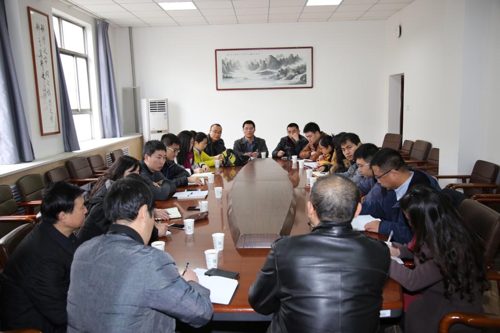 梅霆教授与参会教师进行交流